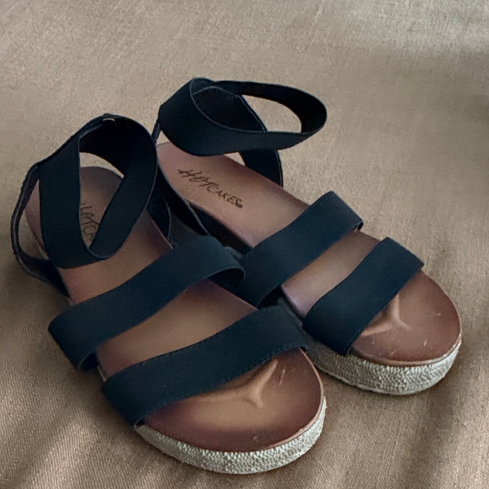 Hot Cakes Black Strappy Kids Sandals